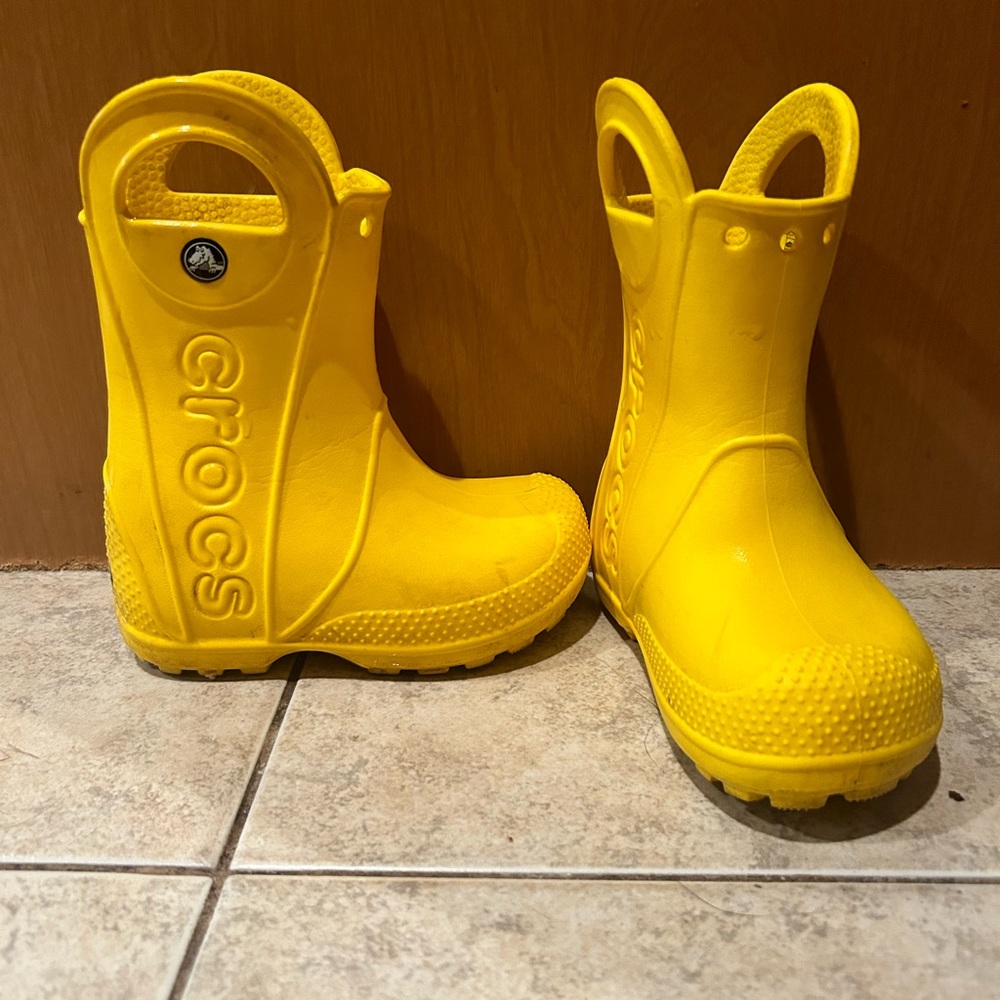 Toddler Croc rain boot size 7